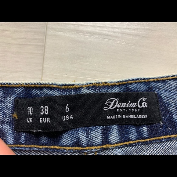 JEAN SHORTS🥵 - Picture 4 of 4